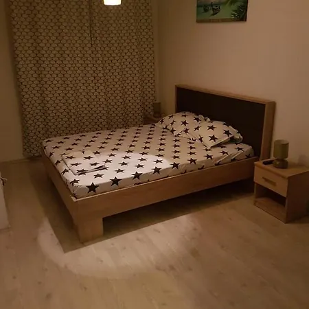 Nice Apartment Нэводари