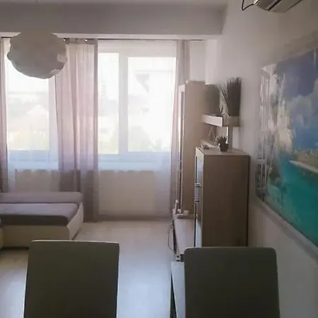 Nice Apartment Апартаменты Нэводари
